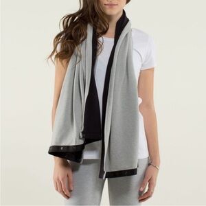 Lululemon Vinyasa Scarf *Rulu
Black / Tonka Stripe Heathered Light Grey